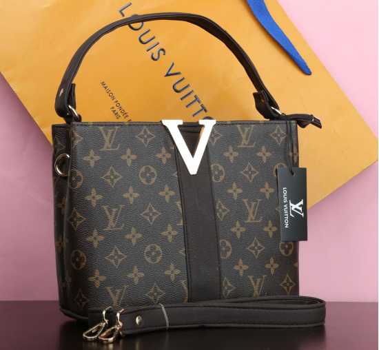 branded imported bags  LOUIS VUITTON  Size : 8" by 10"  Stylish Design