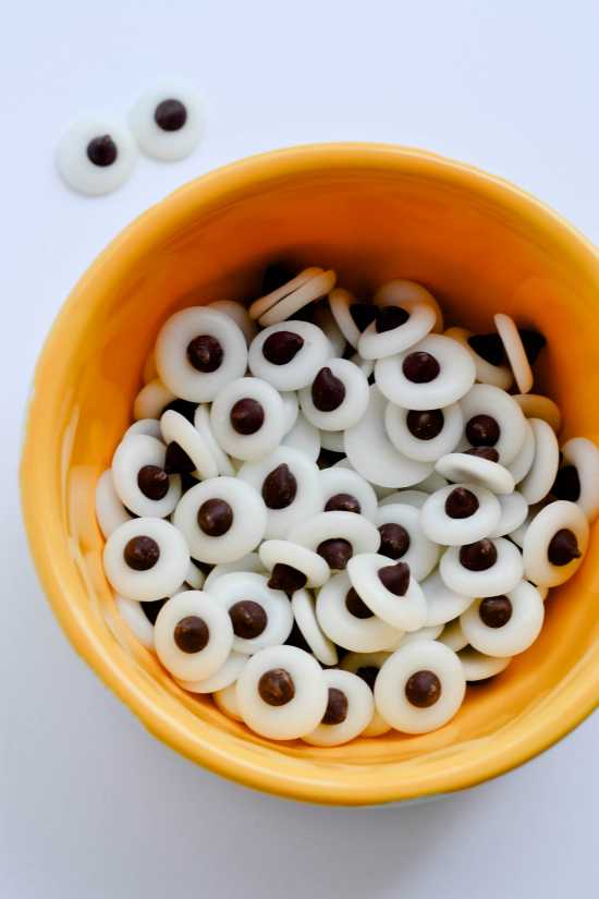 Edible cartoon Eye sprinkles(Available in 2 sizes) for cakes and desserts...